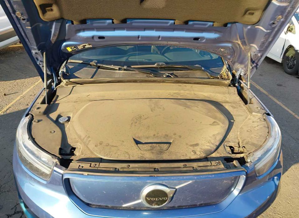 Volvo XC40 Recharge Pure Electric P8      2021