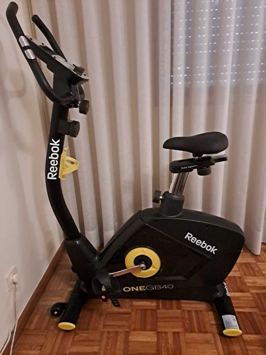 Bicicleta estática REEBOK - ONE GB40 - sem uso