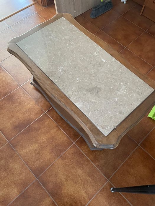 Vendo mesa de madeira com pedra em mármore