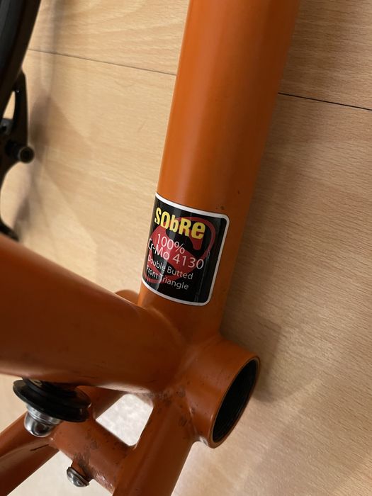 Quadro de bicicleta Sobre Versatil e garfo Surly (aço).