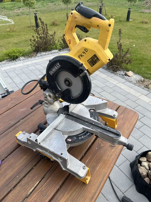 Piła stołowa dewalt DW770-qs + DE7025 -xj