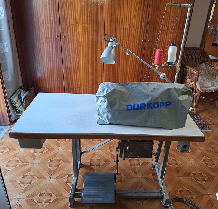 Máquina de costura industrial de ponto corrido da durkopp