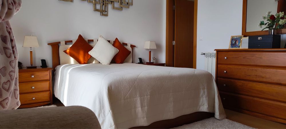 Mobilia de quarto em cerejeira