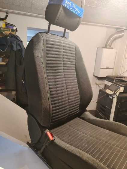 PEUGOT 208  ll fotel lewy z poduszkom