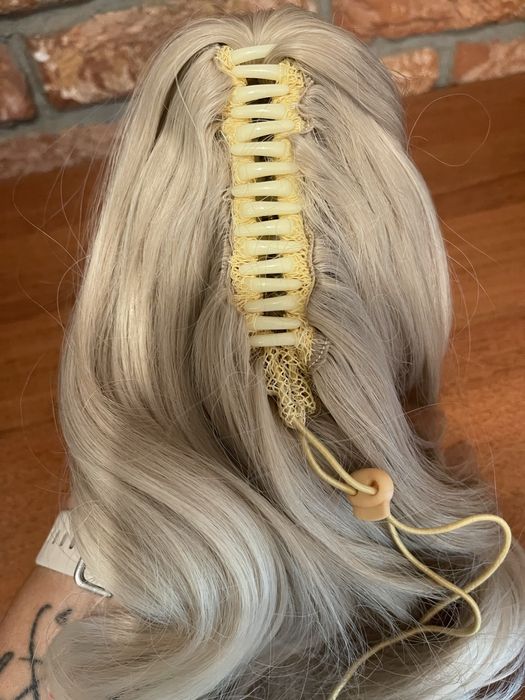 Kucyk na klamerce blond