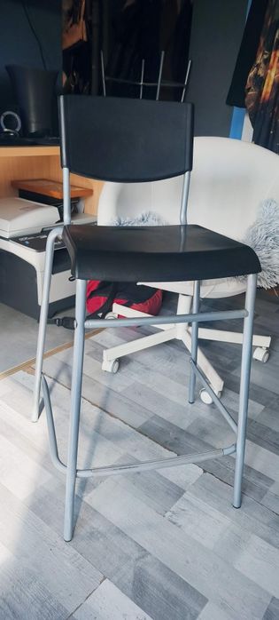3 identyczne hokery kuchenne