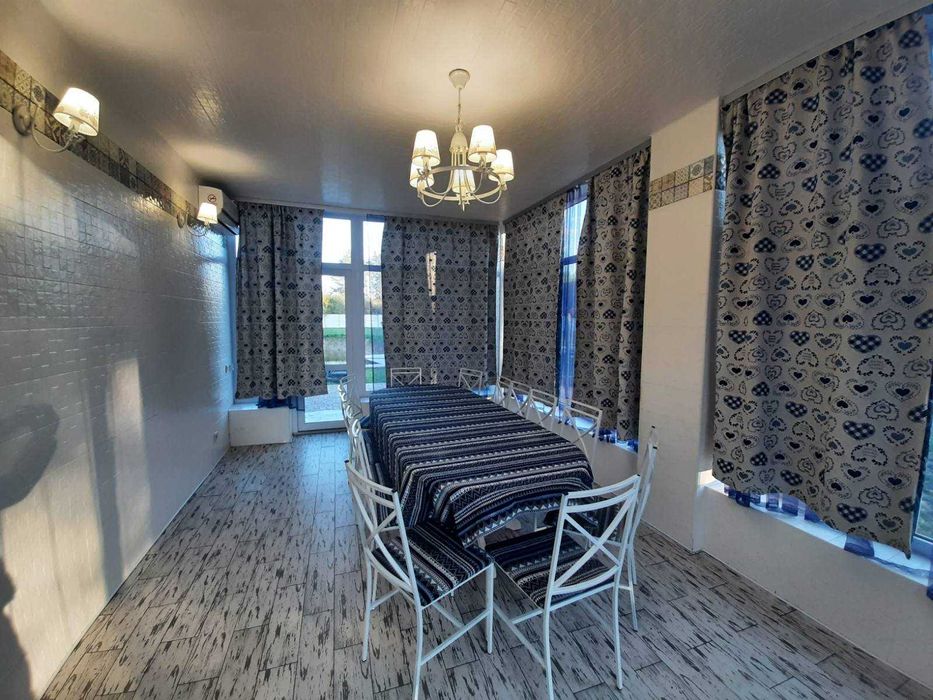 с.Бондарня. Дом 230 кв. Расположен 70 км. от Киева. Генератор.