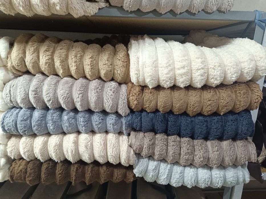 Велюрові пледи "шарпей"