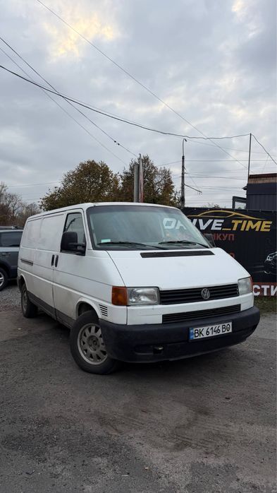 Продам автомобіль Volkswagen T4, 2002 р. Двигун 2.4 дизель, вантажний.