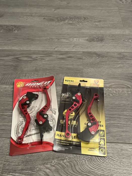 Ручки гальм та щеплення червоного кольору