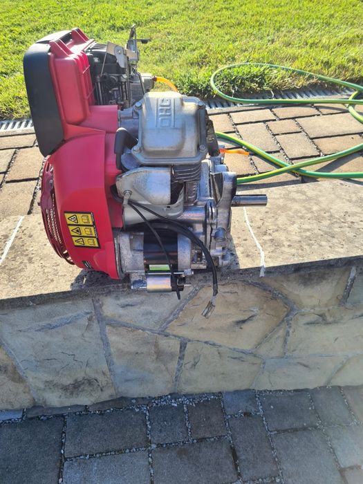 Silnik Honda 2 cylindry z kosiarki