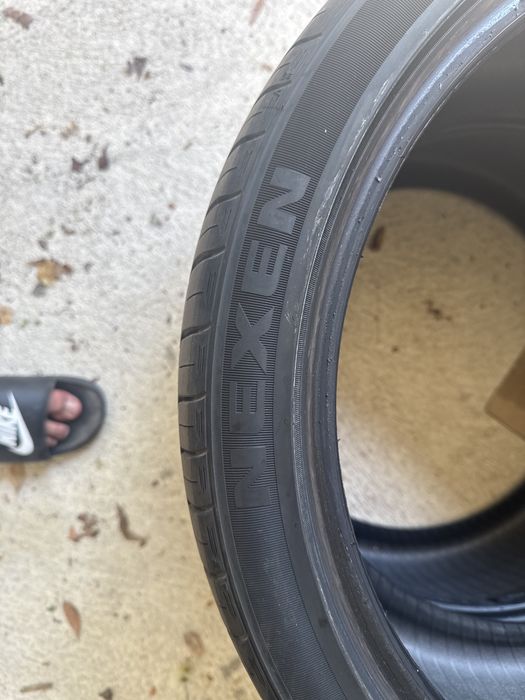* 2 Pneus Nexen 245/35 R19 – Como Novos