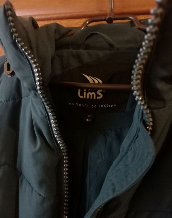 Зимовий пуховик.