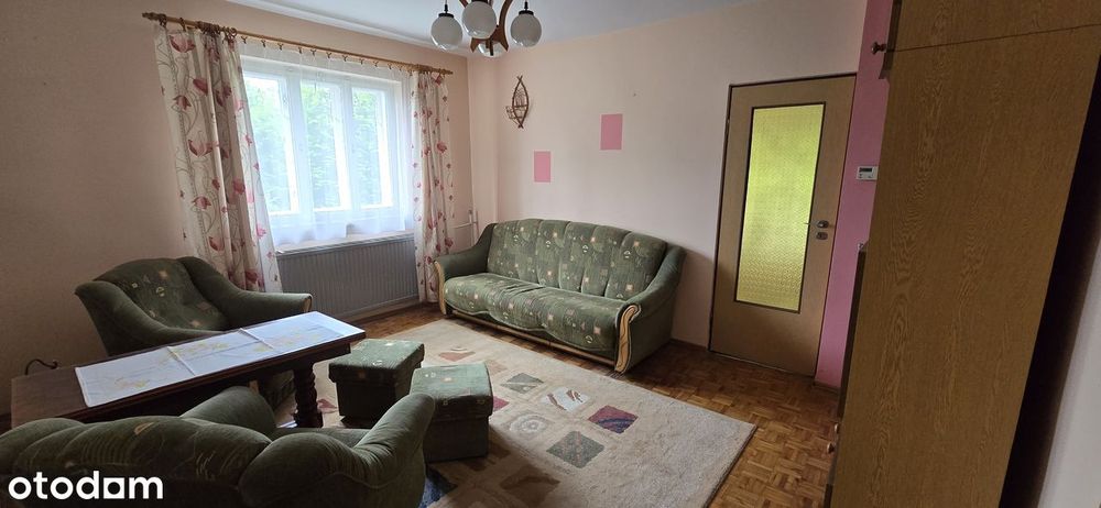 Dom drewniano - murowany, parterowy z piwnicą, strychem i garażem – další