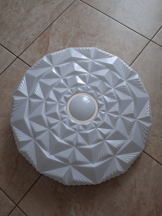 Lampa typu plafon