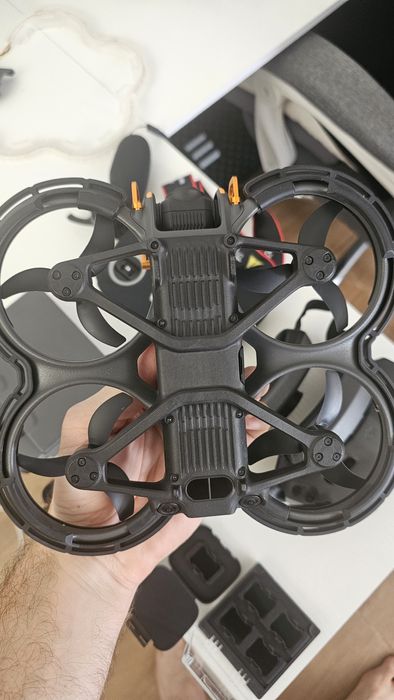 DJI Avata 2 Fly More Combo + Comando FPV 3 + Goggles 3 + Muitos Extras!