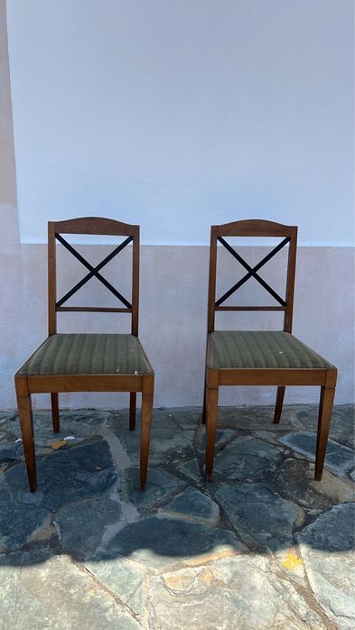 Cadeiras de madeira