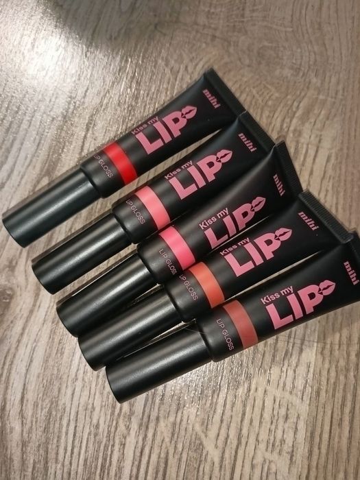 Lip Gloss. Błyszczyk do ust Kiss My Lip (pastelowy róż)