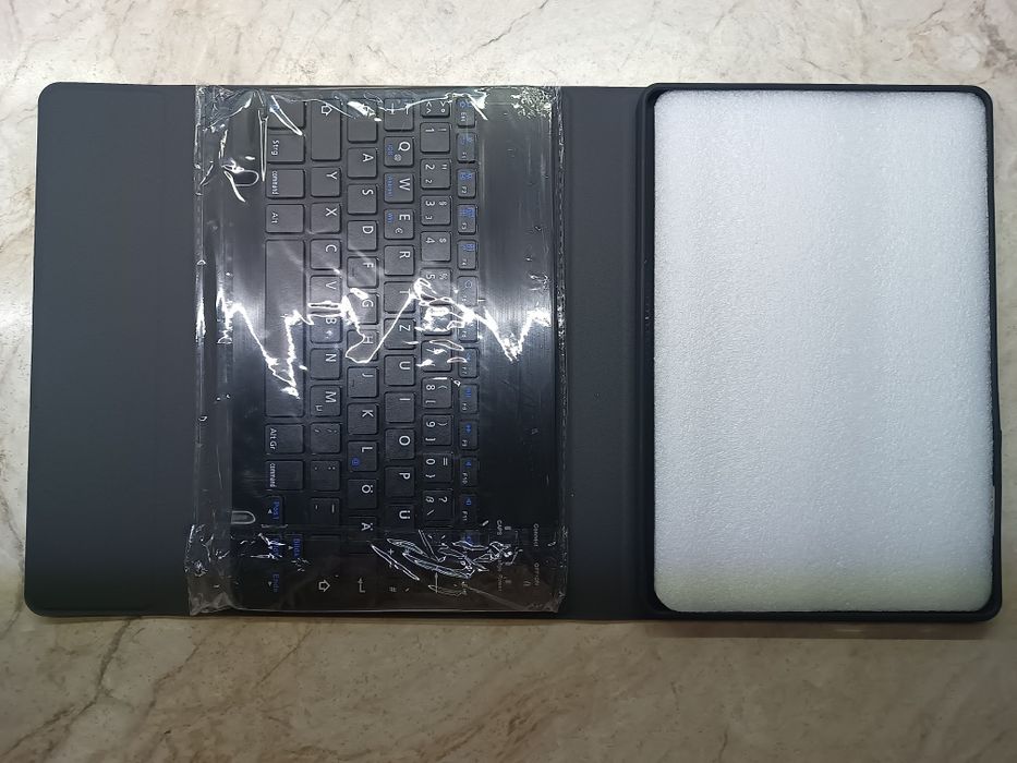 Чехол-книжка с Bluetooth клавиатурой для Lenovo Tab M10 3rd Gen 10.1" (TB-328)
