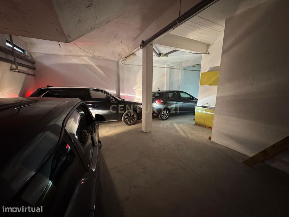 Garagem-box/Armazém, com 76m2, SetúGbal, São Sebastião