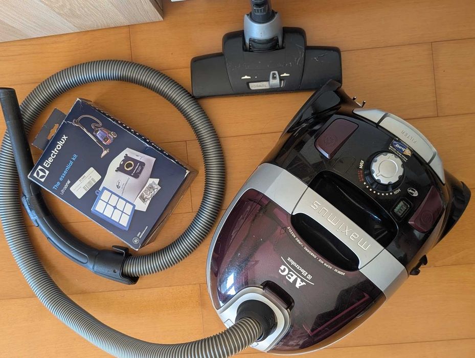 Aspirador AEG-Electrolux Maximus 2000W + Kit de Sacos e Filtro (Funcional)