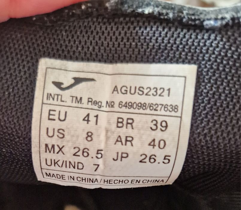 Продам футбольні кросівки, розмір 40-41