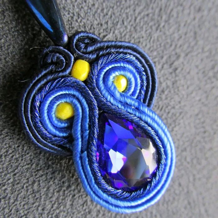 Granatowe kolczyki sutasz handmade