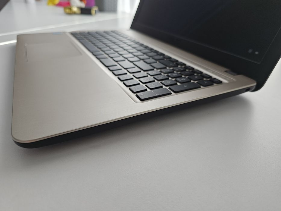 Ноутбук Asus R540L i3-4005U 8GB ОЗУ FullHD SSD 128Gb Нова клавіатура та батарея