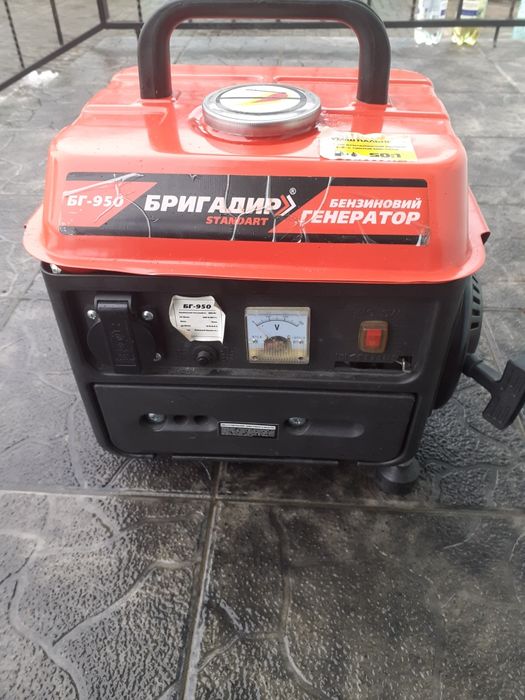 Бензиновий генератор