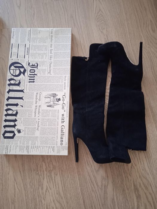 Продам замшеві сапоги