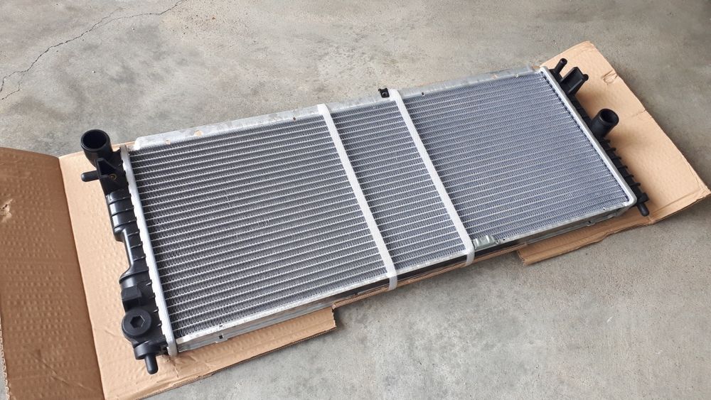 Radiadores novos de refrigeração do motor Opel Corsa-A 1.5 D e 1.5 TD