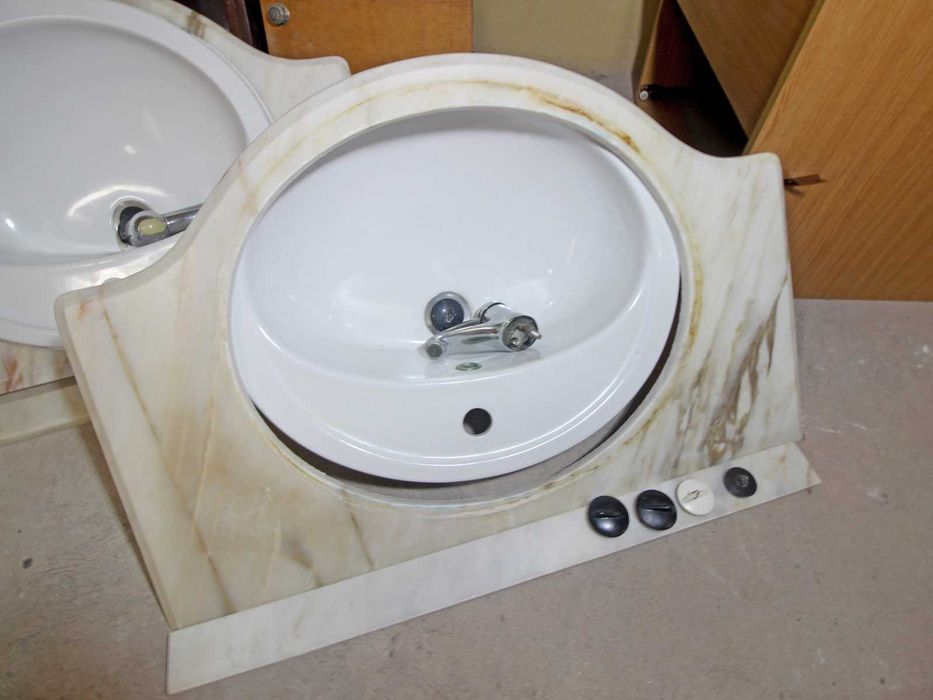 Lavatórios com torneira