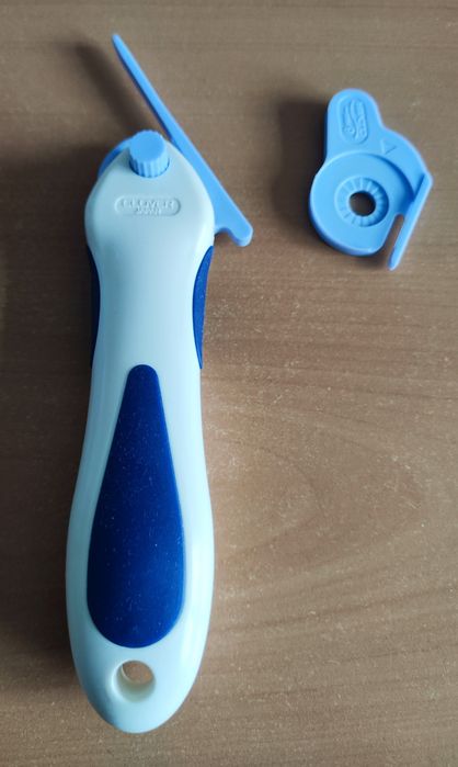 Продам розкрійний ніж для рукоділля  Clover №28 з насадками для синелі