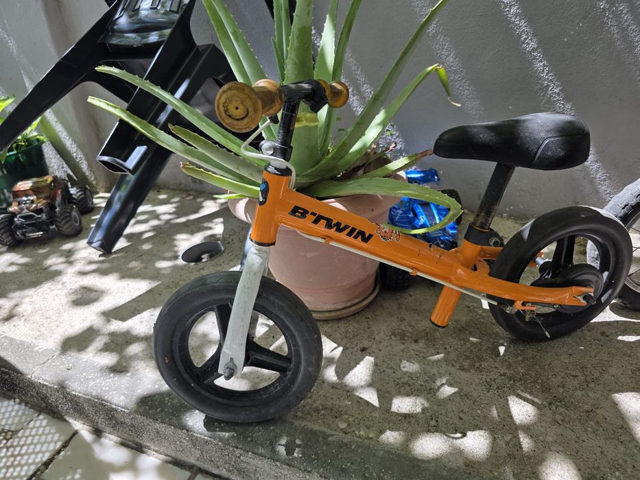 Bicicleta de aprendizagem criança