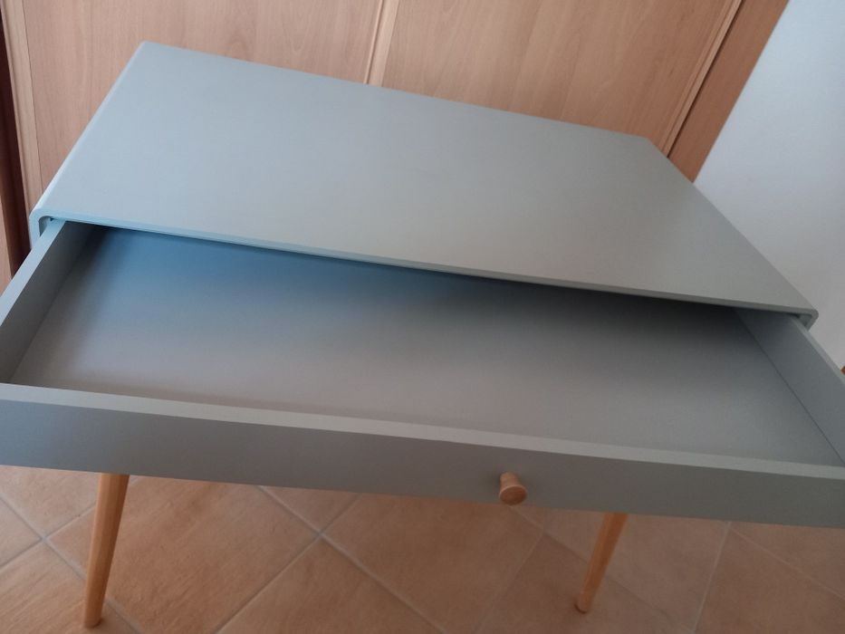 Secretária cinza mate