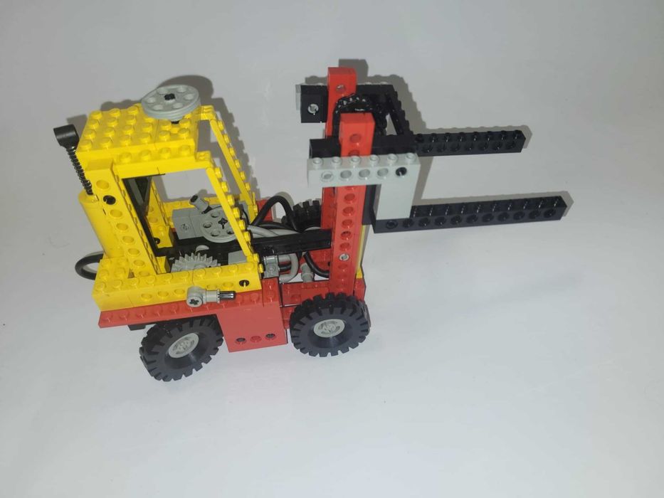Lego Technic Pneumatic Fork-Lift Truck/Wózek widłowy 8843