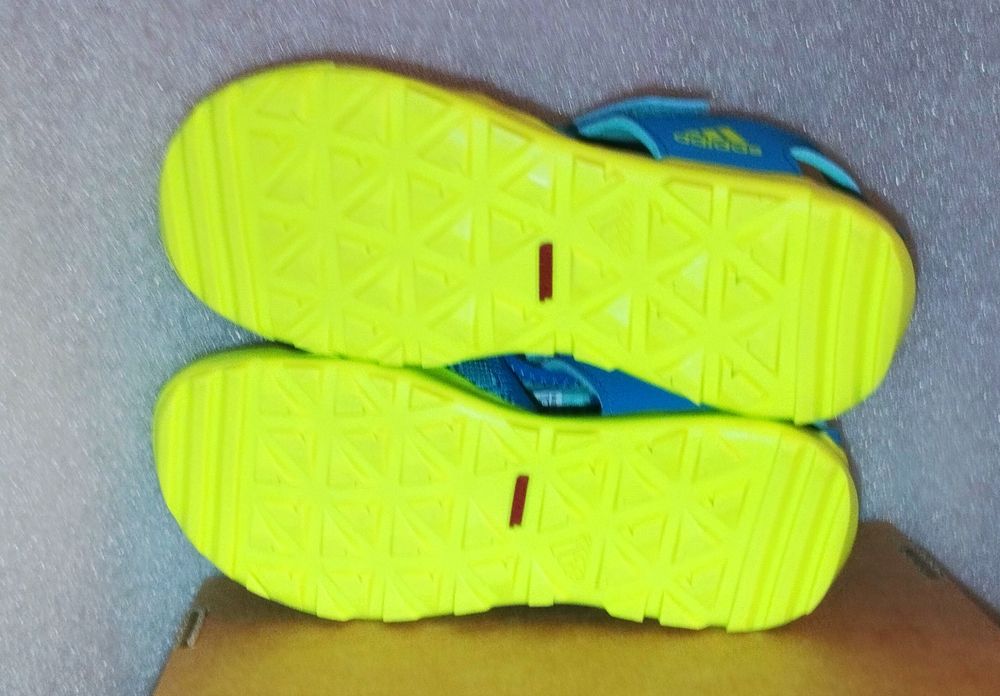 Аdidas нові сандалі Heelys Pro 20 роликові дитячі кросівки оригінальні р.35