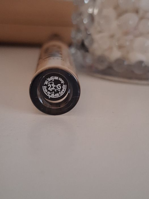 Avon korektor w płynie