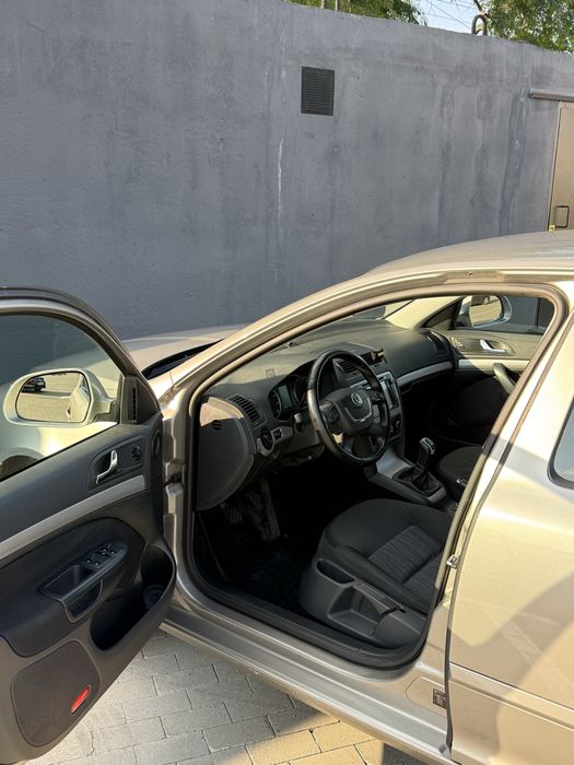 Skoda Octavia 2012 VIN TMBBK41Z7DB151628 фото оголошення 7 з 12