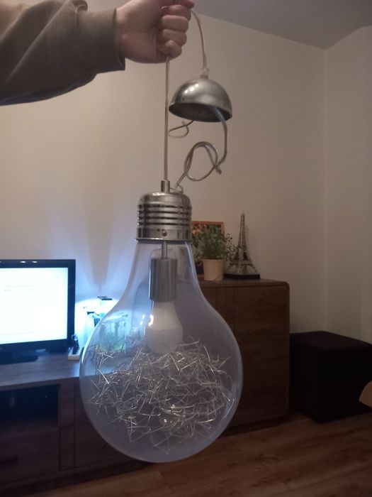 Żyrandol żarówka