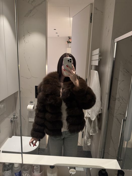 Ciemno brązowe futro