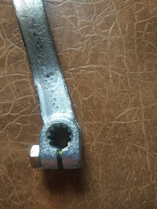 Лапка передач на мотор V-501, V-501M