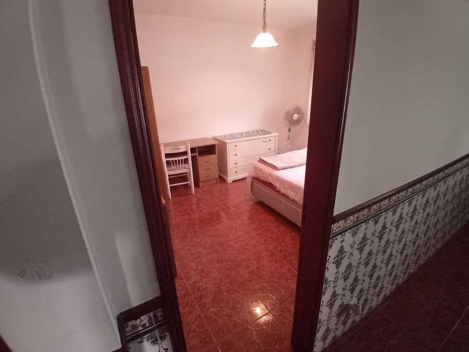 Tenho quartos para alugar em moradia Rua do Mar N 8 Almada, Caparica