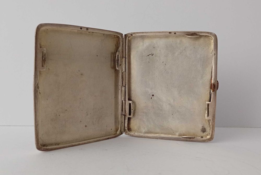 Srebrna papierośnica w Niello