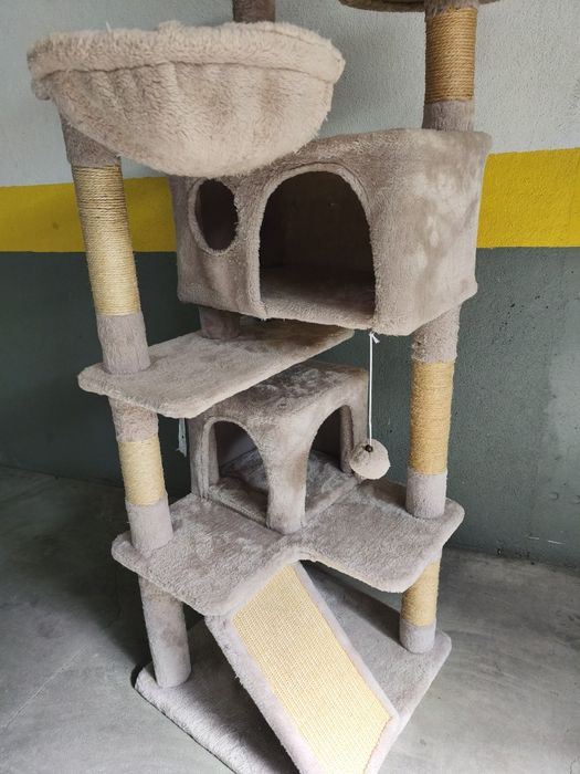 Arranhador gatinhos altura 1.35