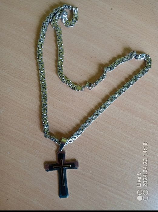 Łańcuszek z krzyżem
