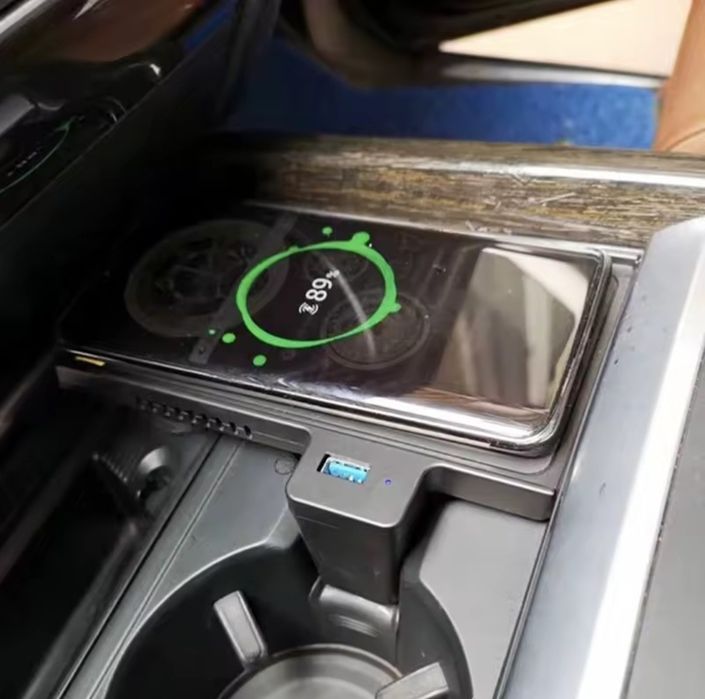 Carregador de contacto com saida USB BMW X5  e X6 2015 a 2018