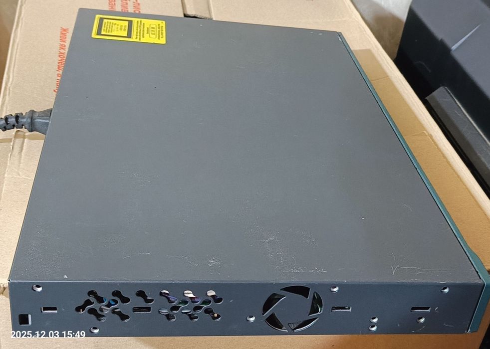 комутатор Cisco Catalyst 3560G-24TS-S 24 порти Gigabit Ethernet,