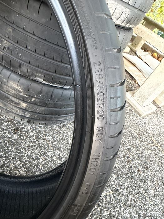 Pneus 225/30/20 o par