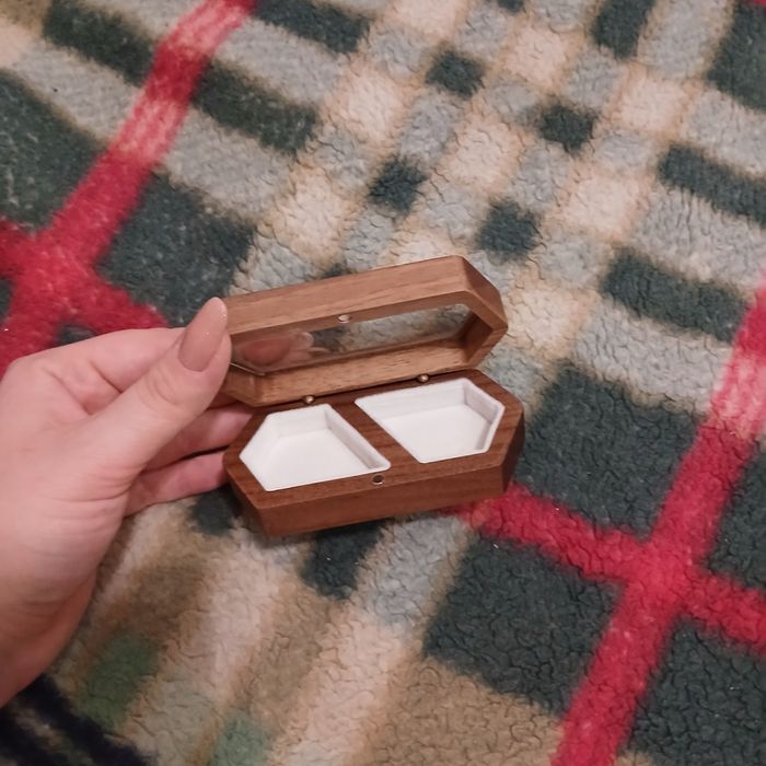 Продам коробочку для зберігання каблучок